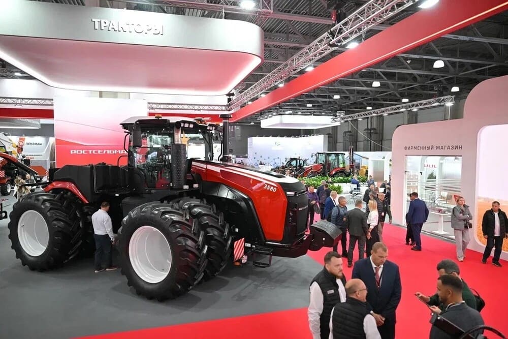 Трактор Ростсельмаш 3580 не только не уступает мировым аналогам, но и превосходит их по ряду характеристик 3